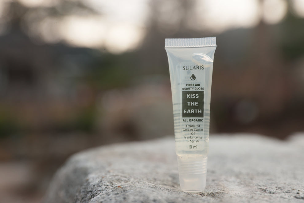 Kiss The Earth ~ First-Aid Beauty Gloss – SULARIS